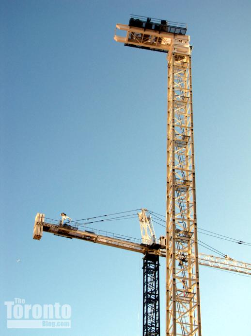 Construction crane installation at Womens College Hospital 