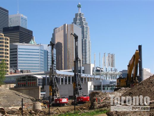 Drilling machines on the aquarium construction site